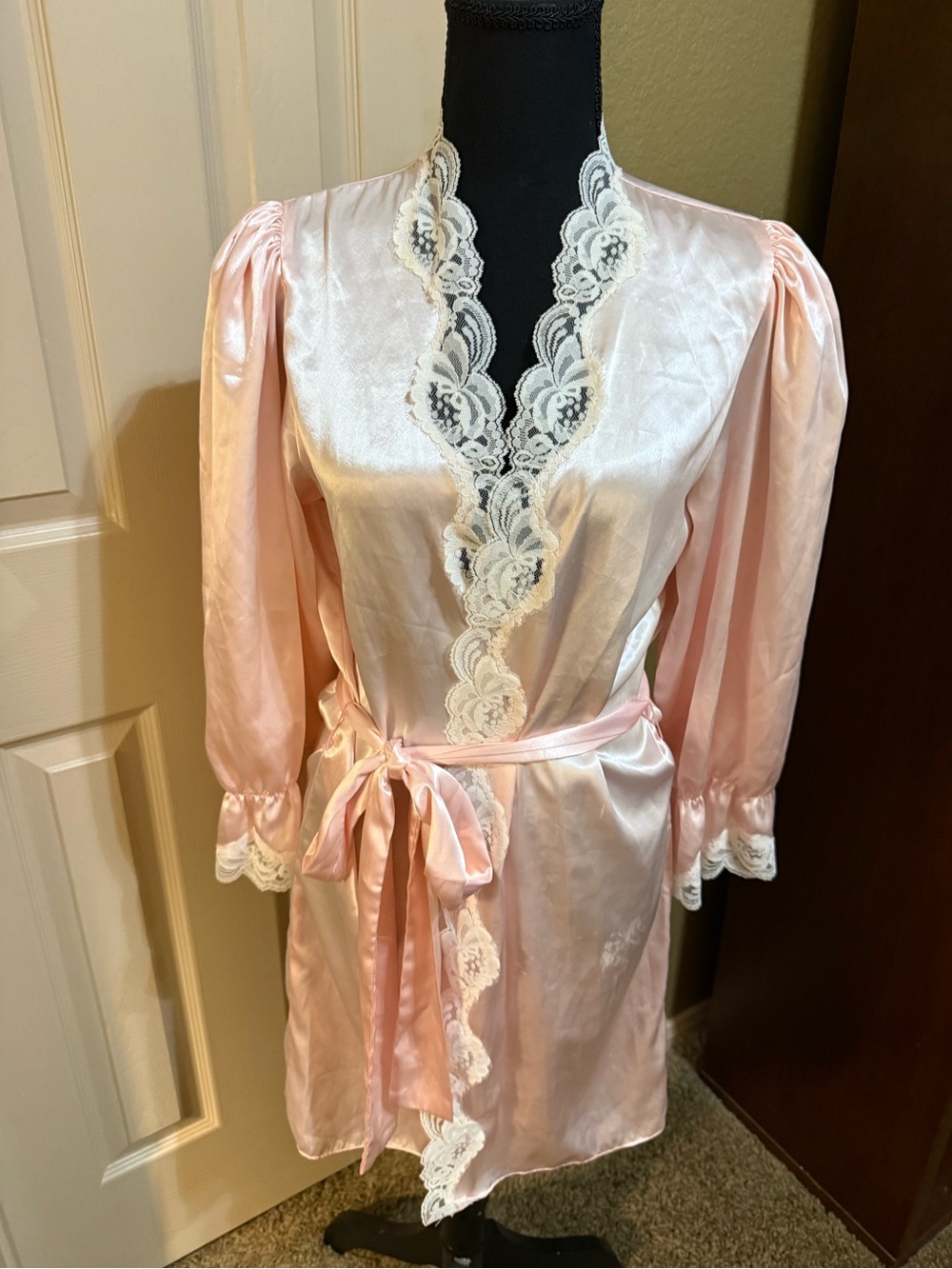 Vintage Lace-Trim Satin Robe - Pink
